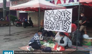 pasar-gratis-pati-kritisi-kebijakan-pemerintah-dengan-berbagi