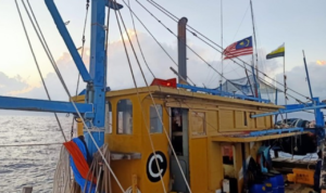 Kapal Tangkap Ikan Berbendera Malaysia Ditangkap