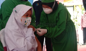 Vaksinasi Dukung Berlangsungnya PTM