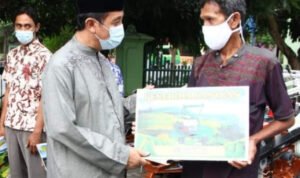 Pemkab Rembang Serahkan Alsintan