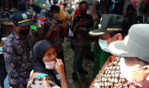 Sambil Marah-marah, Warga Tagih Bantuan ke Bupati Rembang