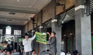 Pelelangan Selambu Makam Syeikh Ronggo Kusumo