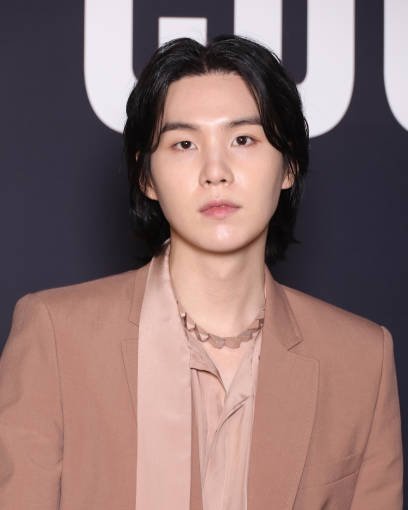 foto: Suga di Paris Fashion Week 2023/Twitter @WORRLDMUSICAWARD