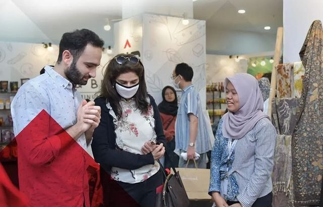 Foto: Gerai Crown Leather - Crown Leather Berhasil Meraup 150 Juta Rupiah/ Instagram @semenindonesia