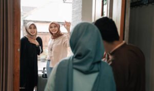 adab bertamu