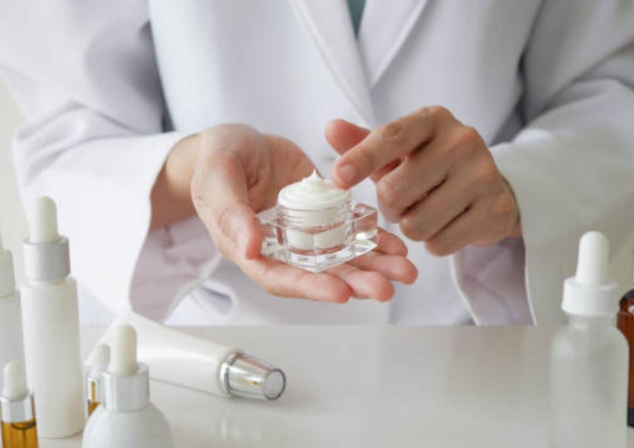Asam Salisilat dalam Produk Skincare Anti Jerawat, Apa Saja Manfaatnya?
