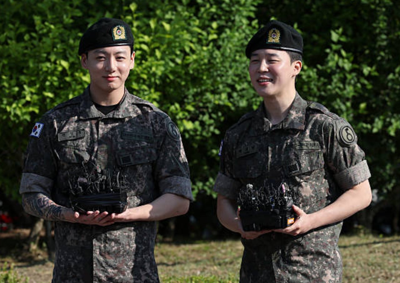 Dua Anggota BTS Jimin dan Jungkook Resmi Keluar dari Barak Hari Ini