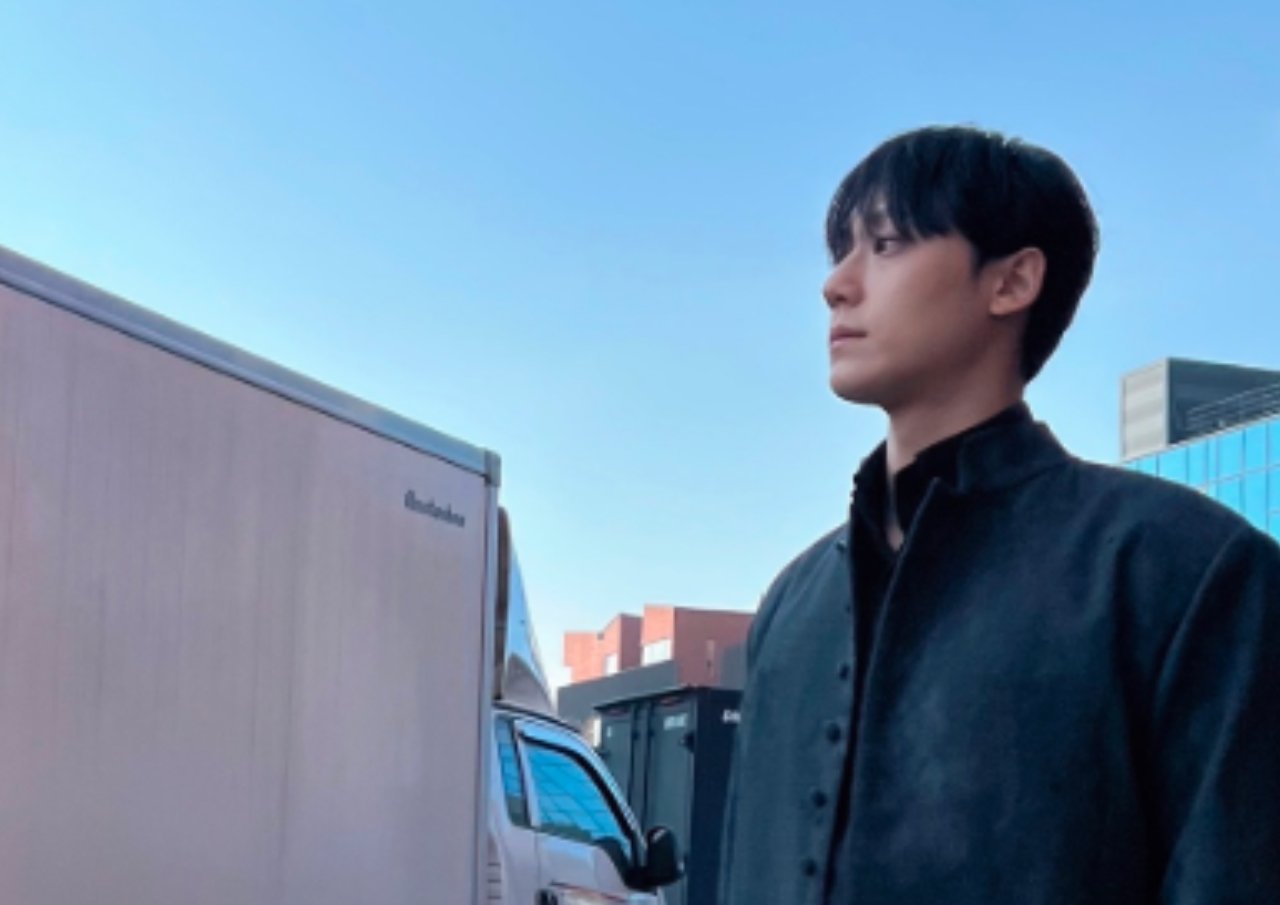 Baru Kembali dari Wamil, Lee Do Hyun Terima Naskah Penulis ‘Hotel Del Luna’
