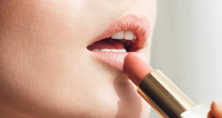 Tak Butuh Banyak Waktu, Berikut 6 Langkah Makeup Cepat di Pagi Hari