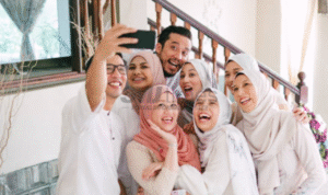 Foto: ilustrasi keluarga merayakan Idul Fitri (sumber: istock)
