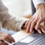 Foto: Ilustrasi perselingkuhan CEO dengan staff (sumber: istock)