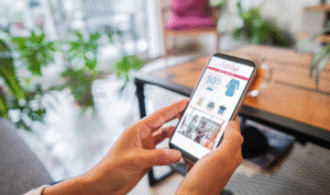 Foto: Belanja Baju Online (sumber: istock)