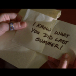 Foto: Cuplikan Adegan Surat dala Film I Know What You Did Last Summer (sumber: imdb)