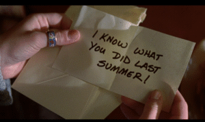 Foto: Cuplikan Adegan Surat dala Film I Know What You Did Last Summer (sumber: imdb)