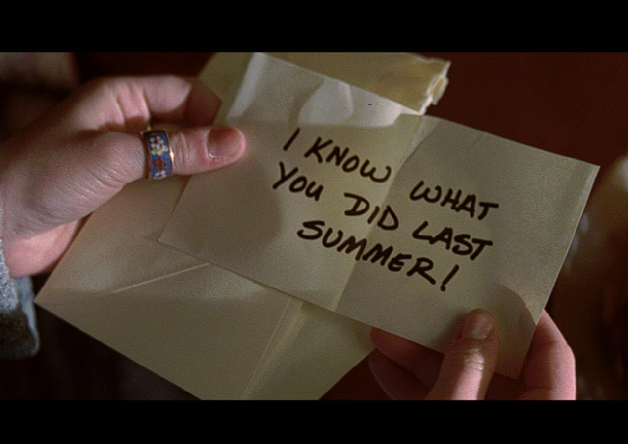 Foto: Cuplikan Adegan Surat dala Film I Know What You Did Last Summer (sumber: imdb)