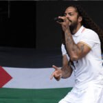 Duo Punk Rap Bob Vylan Dicekal di AS karena Seruan Bela Palestina