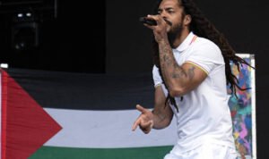 Duo Punk Rap Bob Vylan Dicekal di AS karena Seruan Bela Palestina