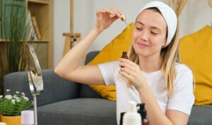 6 Tips Eksfoliasi Wajah untuk Kulit Sensitif dengan Aman