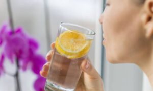 4 Minuman yang Ampuh Bikin Kulit Glowing