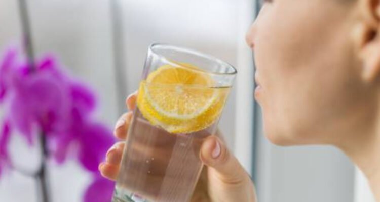 4 Minuman yang Ampuh Bikin Kulit Glowing