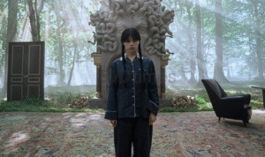 Foto: cuplikan adegan film Wednesday (sumber: IMDb)