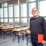 Foto: Batas Usia Pensiun Guru (sumber: istock)