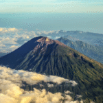 Foto: Gunung Agung Bali (sumber: istock)