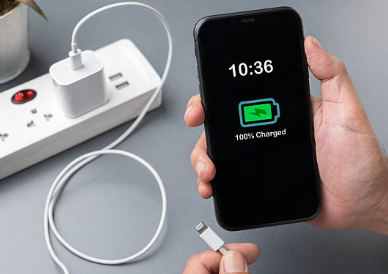 Foto: Ilustrasi Menghemat Baterai Smartphone (sumber: istock)