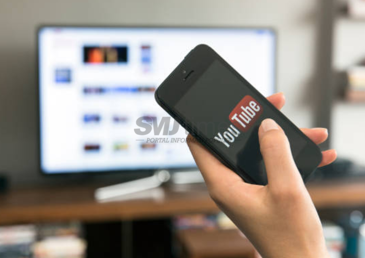 Foto: ilustrasi menonton YouTube (sumber: istock)