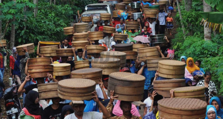 Tradisi Nyadran dan Nilai Kebersamaan di Dalamnya Tradisi Nyadran dan Nilai Kebersamaan di Dalamnya