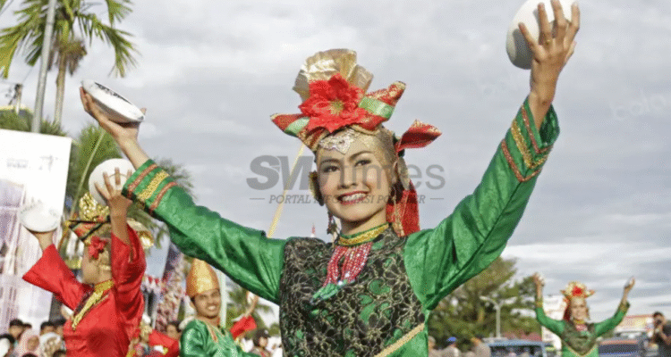 Asal Usul Tari Piring dari Sumatera Barat Asal Usul Tari Piring dari Sumatera Barat