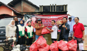 Wakil Ketua Komisi B DPRD Jawa Tengah Kirimkan Ratusan Nasi Bungkus ke Korban Banjir Pati
