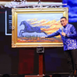 Lukisan Kuda Api karya SBY Lukisan Kuda Api Karya SBY Jadi Rebutan Konglomerat, Menang di Angka Rp6,5 Miliar
