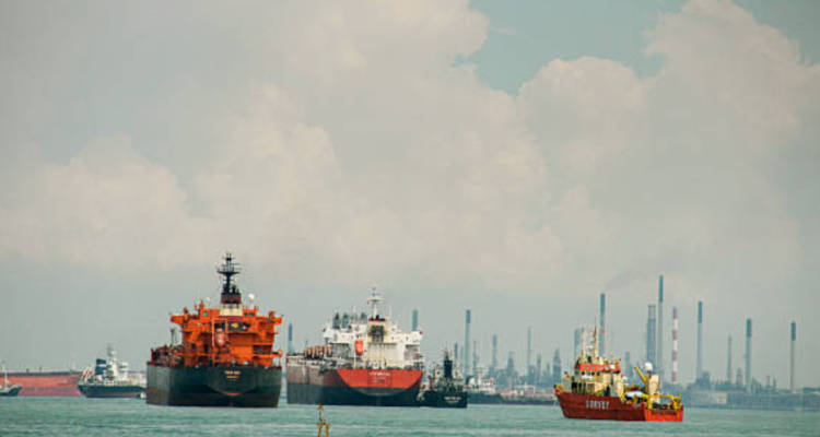 Matikan Alat Pelacak, Sejumlah Kapal Tanker Berhasil Keluar dari Selat Hormuz