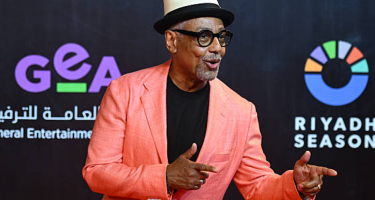 Aktor-Sutradara Senior AS Giancarlo Esposito Resmi Mualaf di Tengah Syutingnya di Arab Saudi