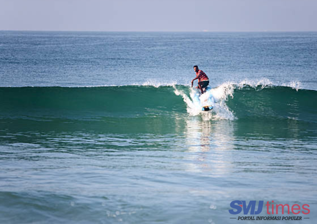 Dulu Sarang Ular, Pantai Matahari Cikembang Sukabumi Kini Jadi Surga bagi Pecinta Selancar