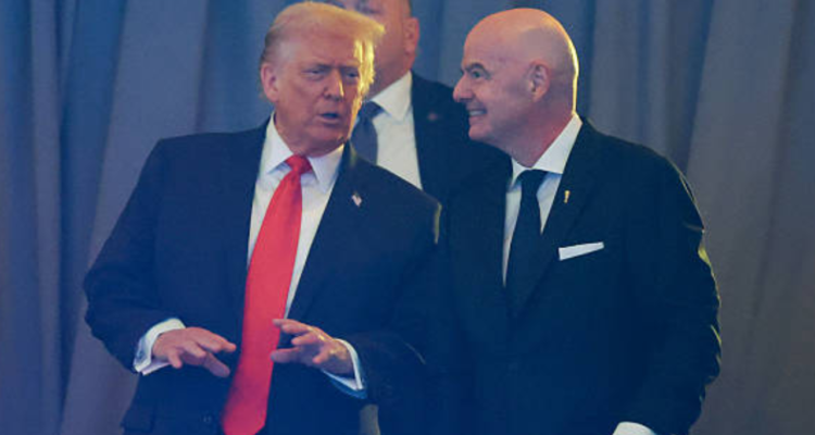 Donald Trump dan Gianni Infantino FIFA Tangguhkan Sanksi Timnas AS Satu Tahun, Donald Trump Ingin Jadikan Infantino Sebagai Sekjen PBB