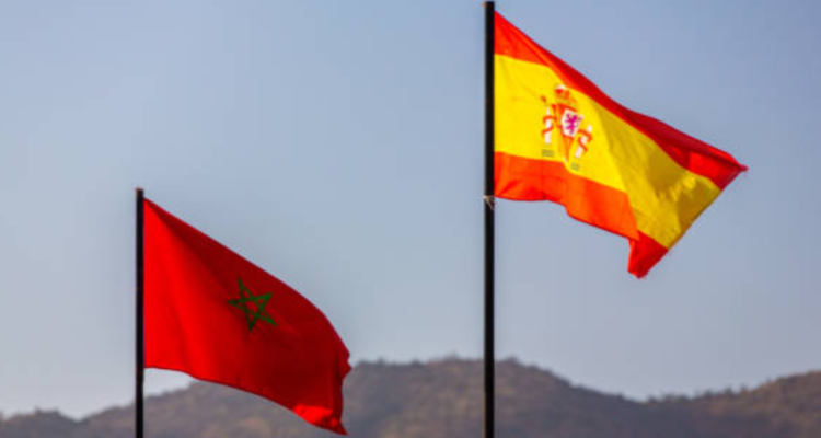 Bendera Maroko dan Spanyol Ribuan Migran Ilegal dari Maroko Lakukan Penerobosan Perbatasan Spanyol