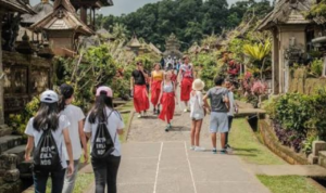 2 Senator Debat Kebiasaan Wisatawan Lokal-Bule saat Kunjungi Pulau Bali