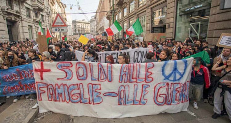 Kemlu Imbau WNI di Eropa untuk Waspada, Menyusul Gelombang Protes Prancis-Italia Kemlu Imbau WNI di Eropa untuk Waspada, Menyusul Gelombang Protes Prancis-Italia