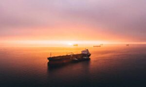 Kena Ranjau Laut, Kapal dengan 2.500 Kontainer Terbakar dan Tenggelam di Jalur Bahaya Selat Hormuz